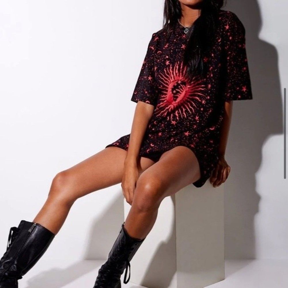 Motel Sunny Kiss Tee